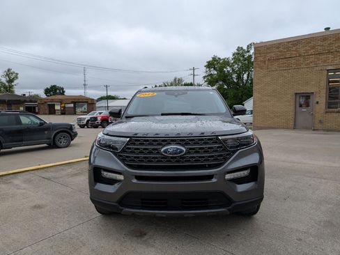 Used 2022 Ford Explorer XLT w/ Equipment Group 202A AWD/4WD image 3