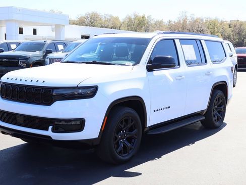 Used 2023 Jeep Wagoneer Series II image 4