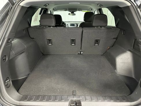 Used 2023 Chevrolet Equinox LT w/ Driver Convenience Package image 11