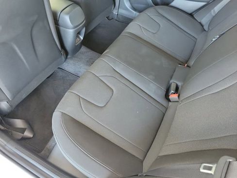 Used 2024 Hyundai Elantra SE image 19