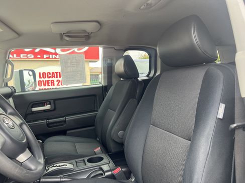 Used 2008 Toyota FJ Cruiser 2WD image 11