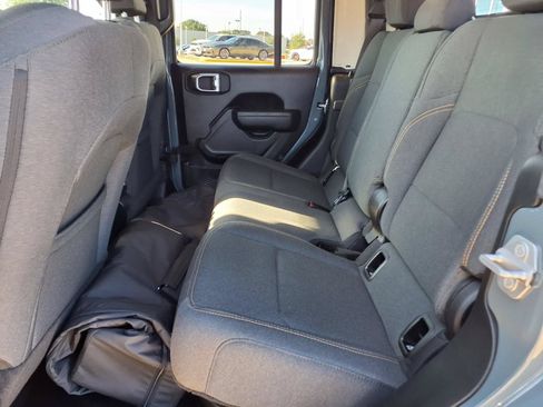 Used 2025 Jeep Gladiator Sport AWD/4WD image 18