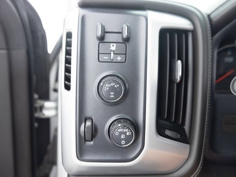 Used 2018 GMC Sierra 1500 SLT AWD/4WD image 42