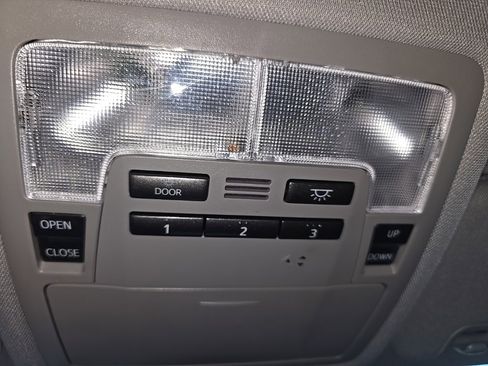 Used 2018 Toyota Highlander Limited image 33