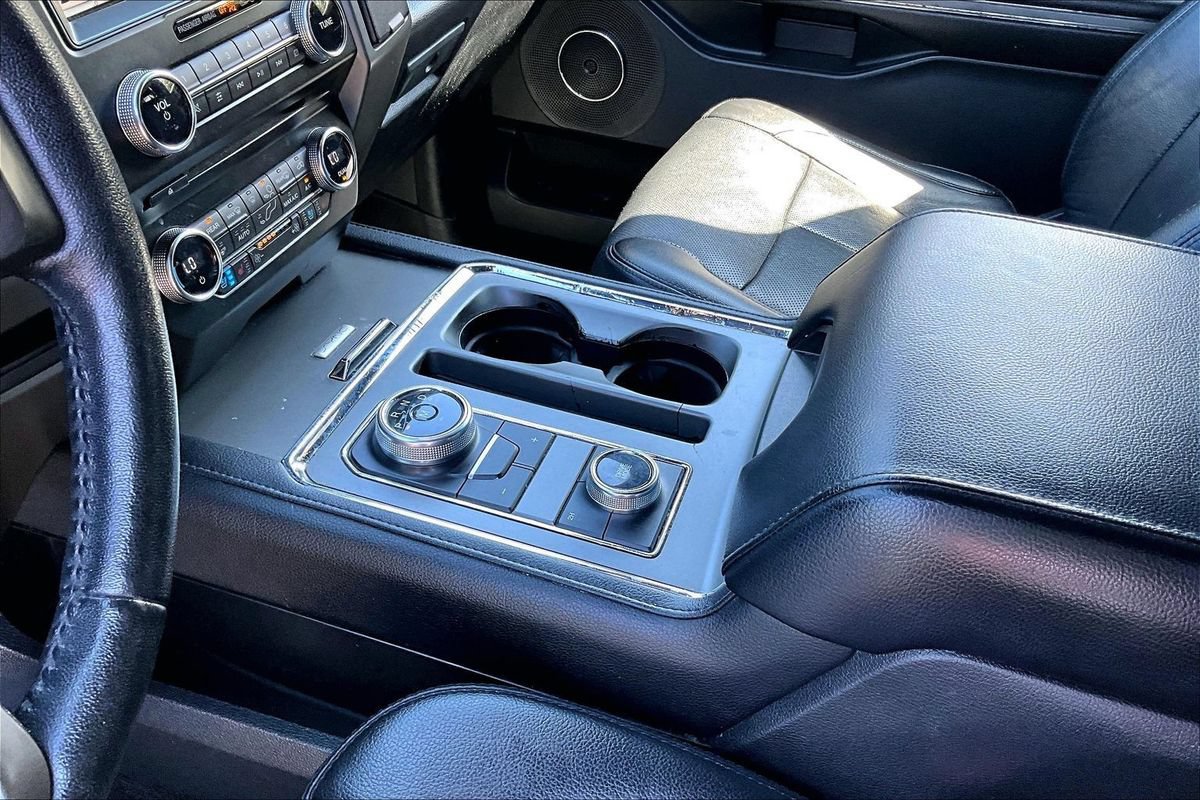 Used 2018 Ford Expedition XLT w/ Equipment Group 202A AWD/4WD image 35