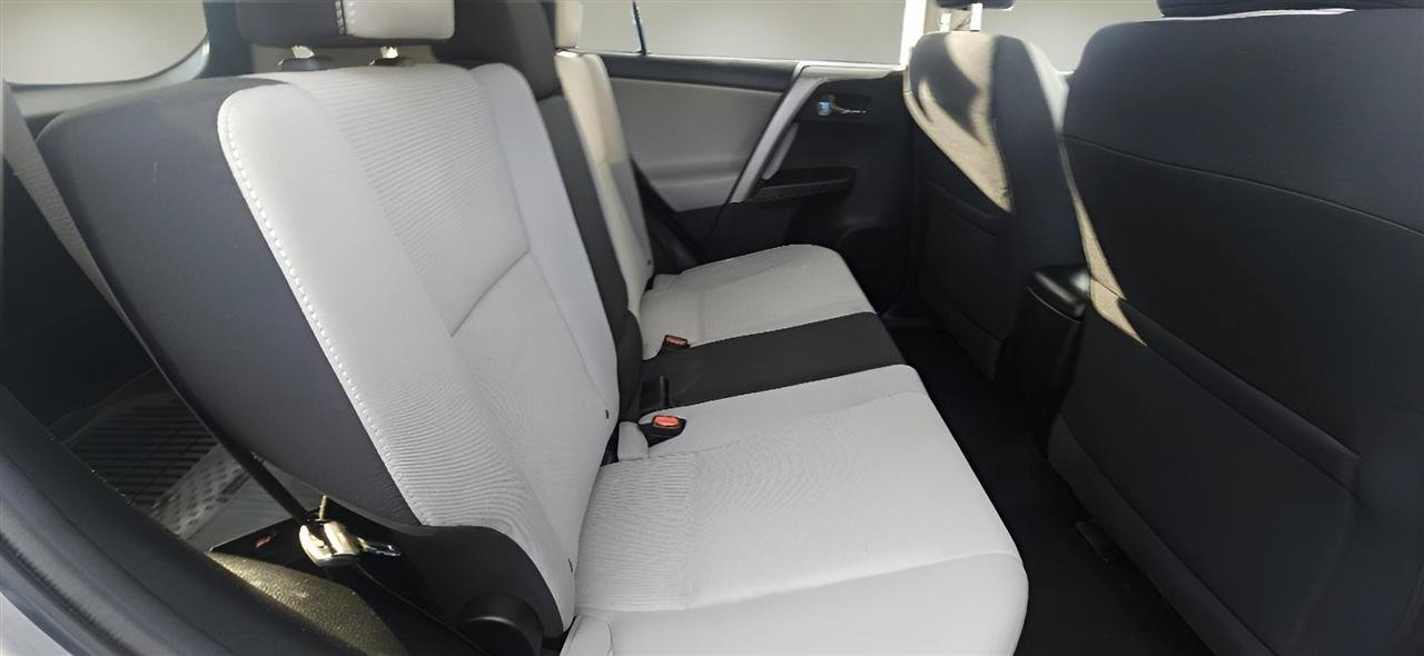 Used 2018 Toyota RAV4 XLE AWD/4WD image 28