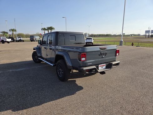 Used 2025 Jeep Gladiator Sport AWD/4WD image 5