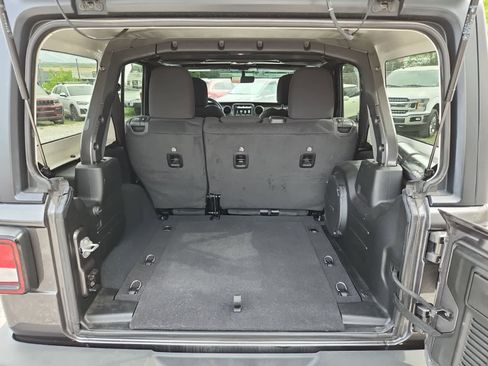 Used 2023 Jeep Wrangler Sport S image 27