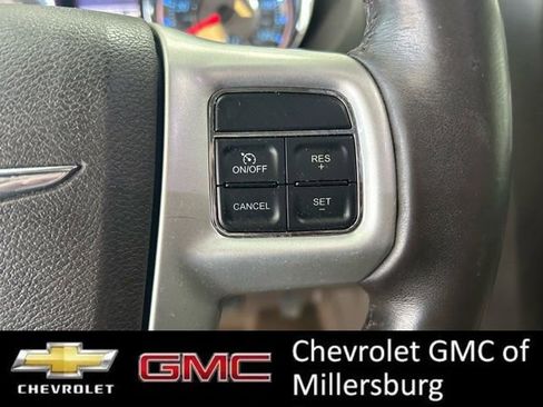 Used 2015 Chrysler Town & Country Touring-L w/ Driver Convenience Group image 19