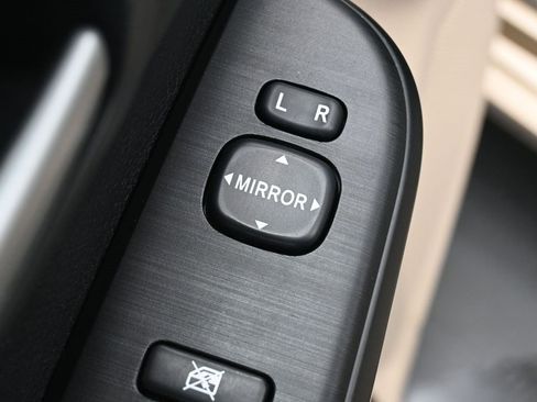 Used 2012 Toyota Camry LE image 12