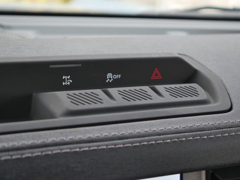 Certified 2025 Ford Bronco Outer Banks AWD/4WD image 11