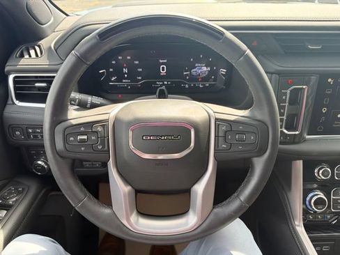 Used 2024 GMC Yukon Denali w/ Advanced Technology Package AWD/4WD image 33