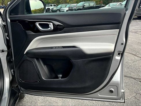 Used 2022 Jeep Compass Limited image 12