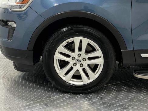 Used 2018 Ford Explorer XLT w/ Equipment Group 201A AWD/4WD image 36