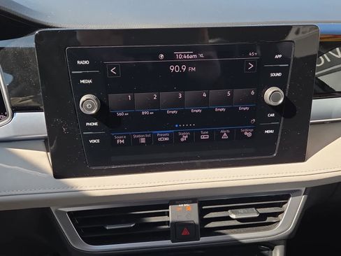 Used 2025 Volkswagen Taos SE image 19