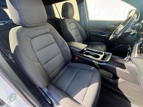 Used 2025 Chevrolet Equinox LT image 36