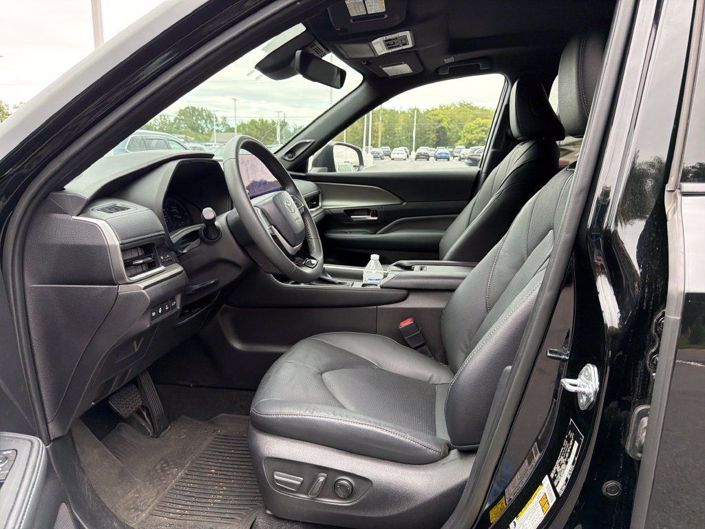Used 2025 Toyota Grand Highlander AWD Hybrid image 10