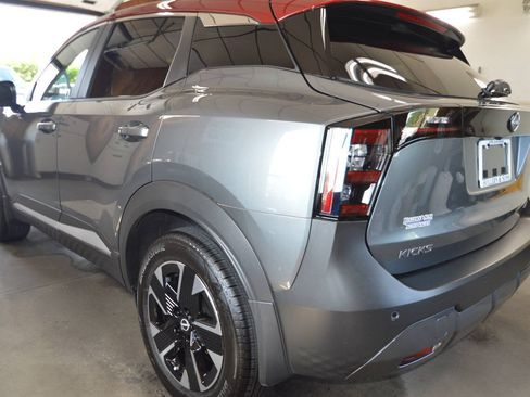 Used 2025 Nissan Kicks SV AWD/4WD image 24