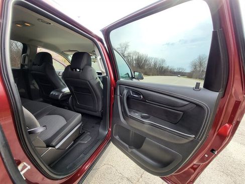 Used 2017 Chevrolet Traverse LT w/ Style and Technology Package FWD image 25