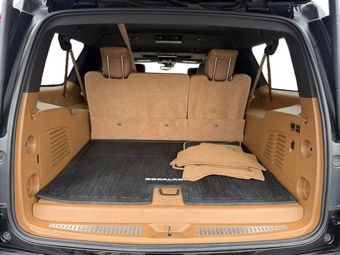 Used 2017 Cadillac Escalade ESV Platinum image 17