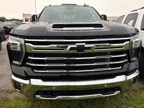 Used 2025 Chevrolet Silverado 2500 LTZ w/ LTZ Convenience Package AWD/4WD image 9