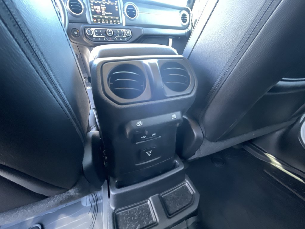 Used 2018 Jeep Wrangler Unlimited Sahara AWD/4WD image 21