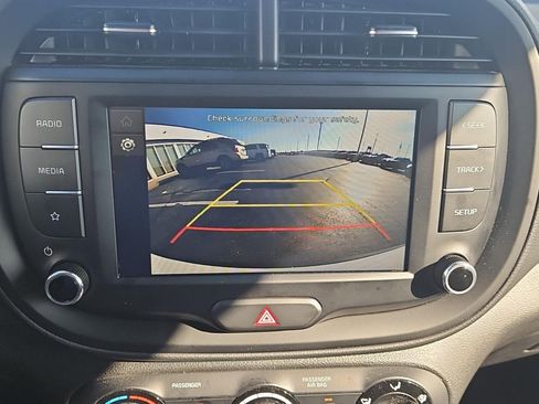 Used 2025 Kia Soul LX w/ LX Technology Package FWD image 21
