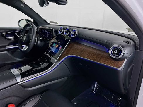 Used 2025 Mercedes-Benz GLC 300 4MATIC image 30