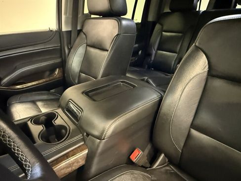 Used 2019 Chevrolet Suburban LT w/ Luxury Package AWD/4WD image 31