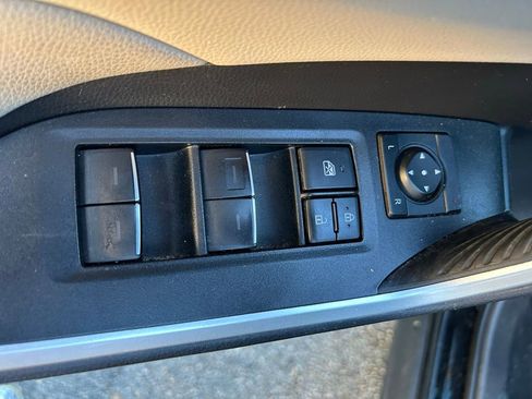 Used 2022 Toyota RAV4 XLE Premium image 17