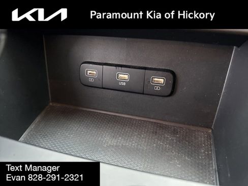 Used 2023 Kia Carnival LX image 28