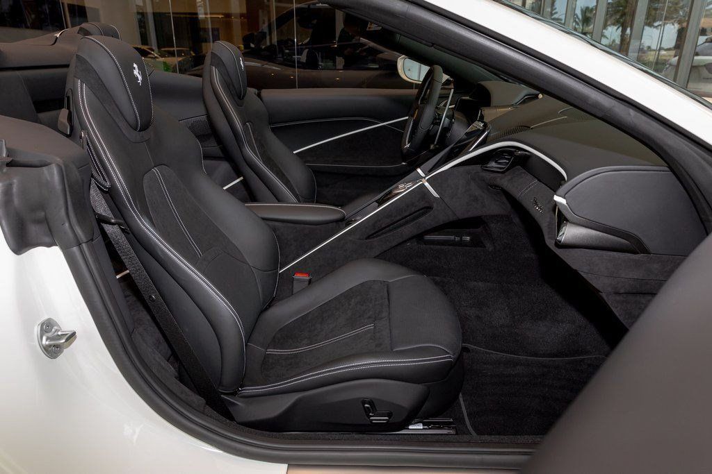 Used 2024 Ferrari Roma Spider RWD image 33