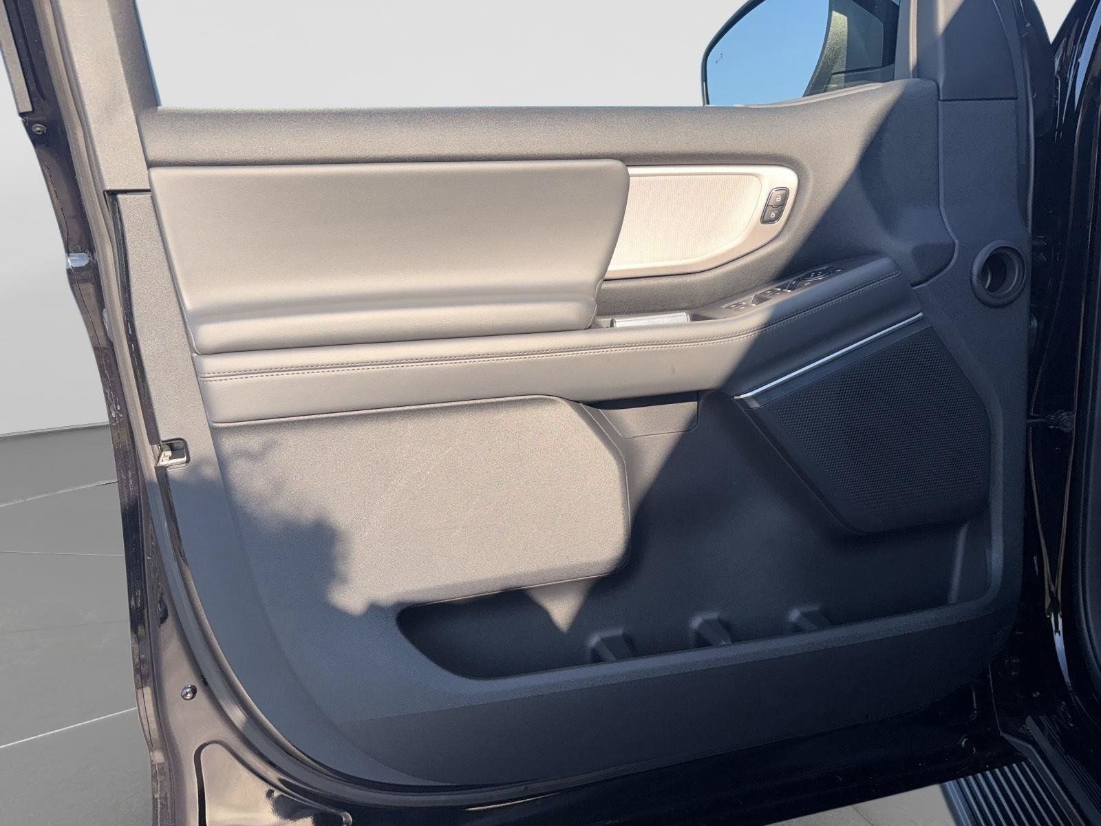 Used 2026 Ford Expedition Active RWD image 10