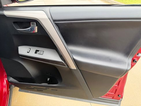 Used 2018 Toyota RAV4 XLE w/ Plus Extra Value Package image 29