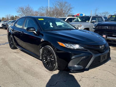 Used 2019 Toyota Camry SE image 9