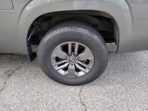 Used 2025 Nissan Frontier SV image 21