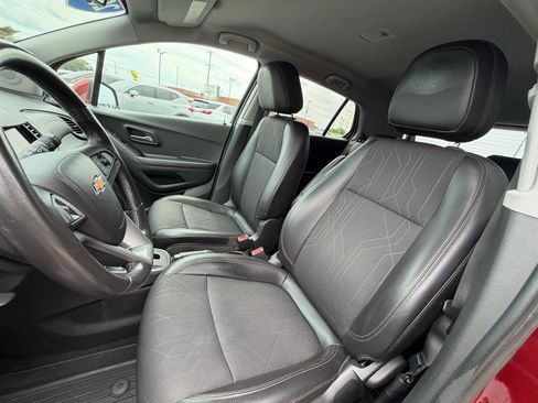 Used 2021 Chevrolet Trax LT w/ LT Convenience Package FWD image 20