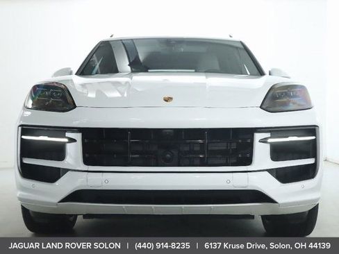 Used 2025 Porsche Cayenne GTS AWD/4WD image 13