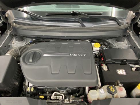 Used 2019 Jeep Cherokee Limited w/ Technology Group AWD/4WD image 27