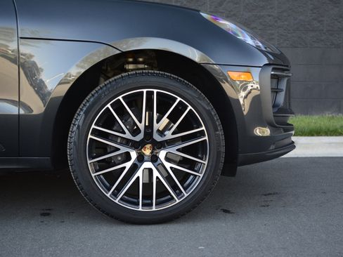 Certified 2026 Porsche Macan image 11