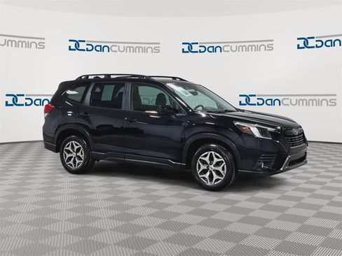 Used 2022 Subaru Forester Premium image 2