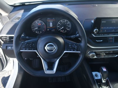 Used 2022 Nissan Altima 2.5 S FWD image 12