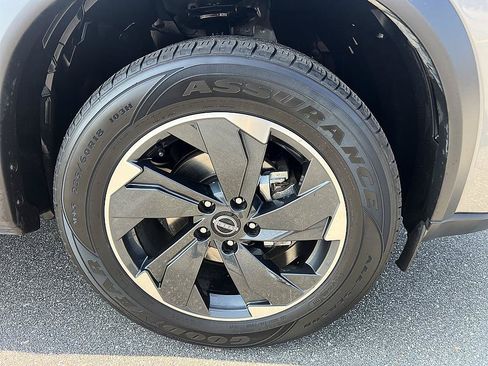 Certified 2025 Nissan Rogue SV FWD image 12