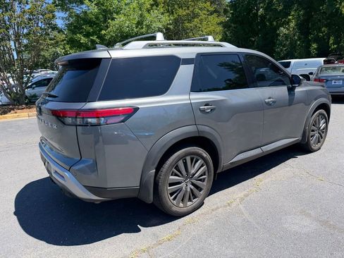 Used 2022 Nissan Pathfinder SL w/ SL Premium Package FWD image 3