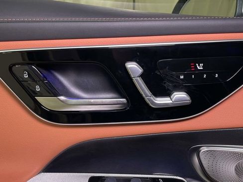 Used 2025 Mercedes-Benz GLC 350e 4MATIC image 37