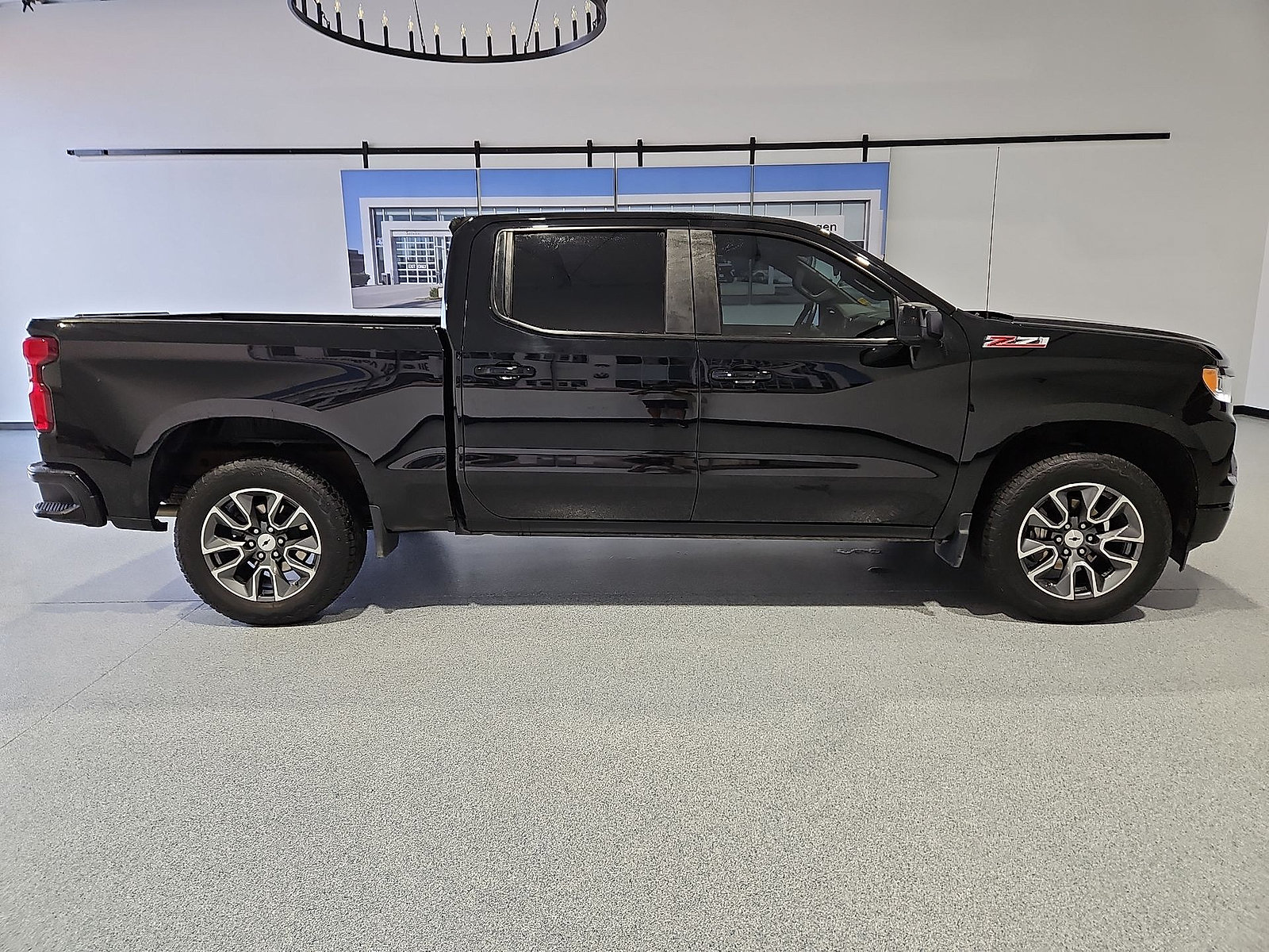 Used 2023 Chevrolet Silverado 1500 RST w/ Z71 Off-Road Package AWD/4WD image 9