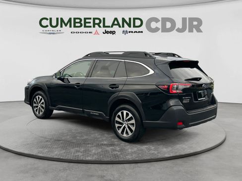 Used 2025 Subaru Outback Premium AWD/4WD image 4