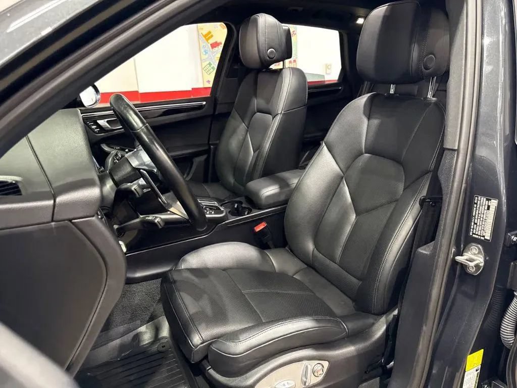 Used 2018 Porsche Macan Sport Edition AWD/4WD image 12