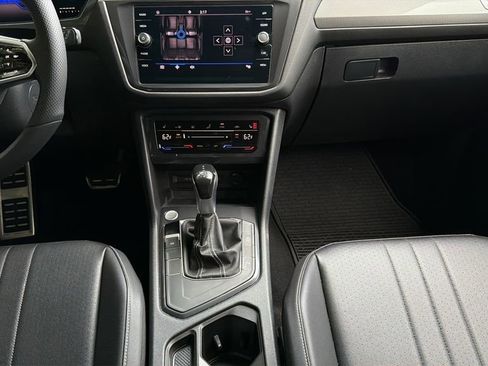 Certified 2022 Volkswagen Tiguan SE R-Line FWD image 19