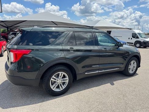 Used 2022 Ford Explorer XLT w/ Equipment Group 202A AWD/4WD image 5